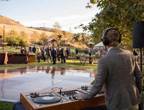 Benefits Of Hiring A Wedding DJ