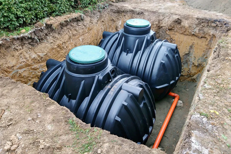 Above Ground vs. Below Ground Water Tanks